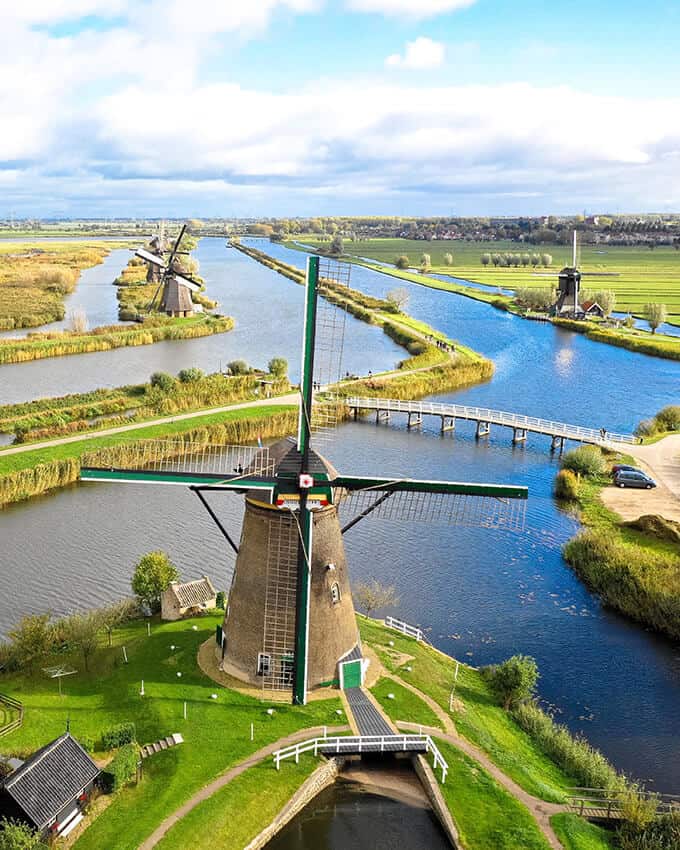 Zaanse Schans vista dall'alto con canali e mulini a vento