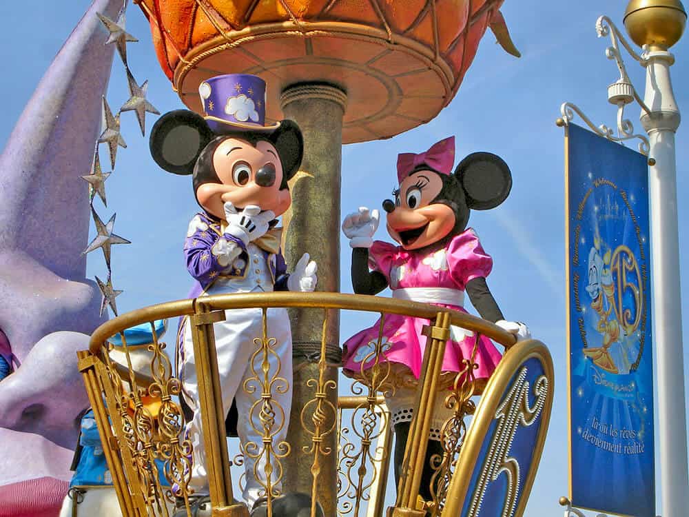 Disney World tips for first timers  | Mickey and Minny Mouse at a Disney parade