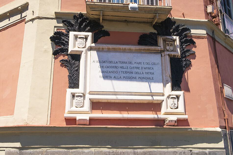 La targa ai caduti nella guerra d'Africa a Borgo Santa Lucia
