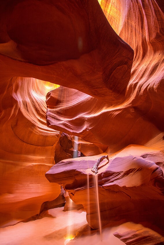 Cascata di sabbia all'Upper Antelope Canyon (USA)