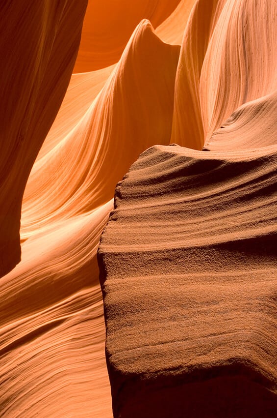 Primo piano di una parete in arenaria all'interno dell'Antelope Canyon