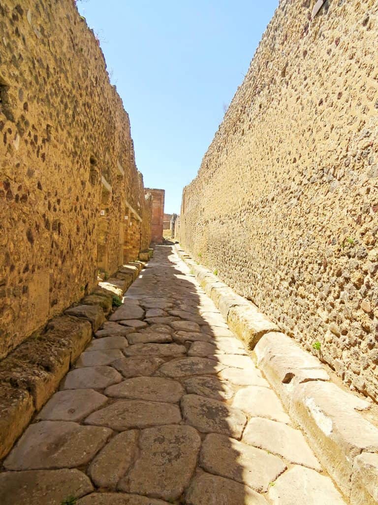 Pompei the city frozen in time narrow street