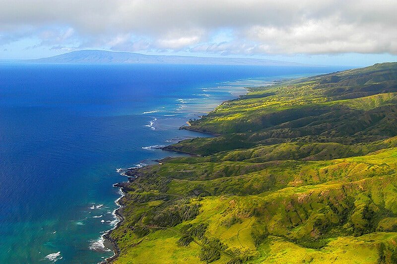 The luscious green coastline in Maui, Hawaii