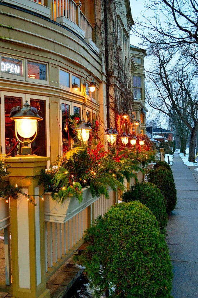 Decorazioni natalizie in una strada di Helsinki