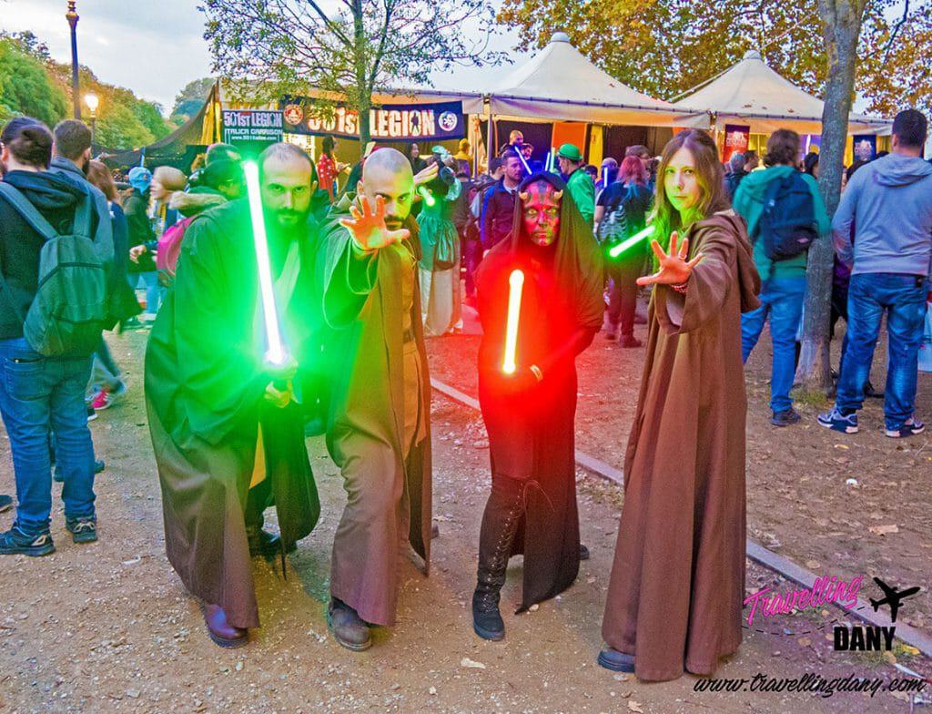 Jedi and Sith cosplayers on Lucca Medieval Walls
