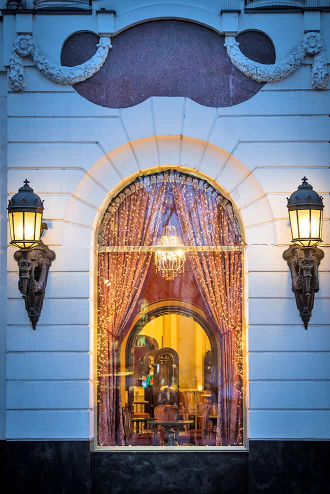 Romantico cafè a Budapest a Natale