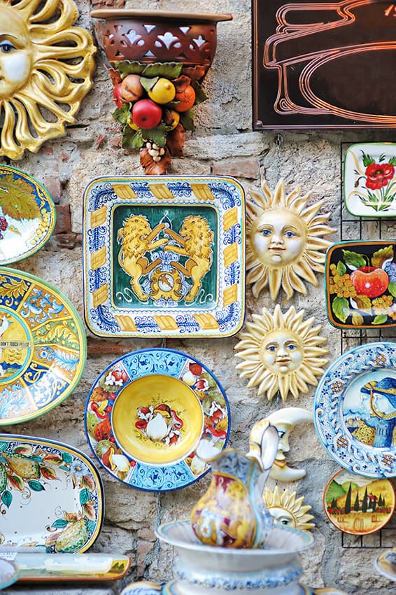 Souvenir in ceramica a Napoli