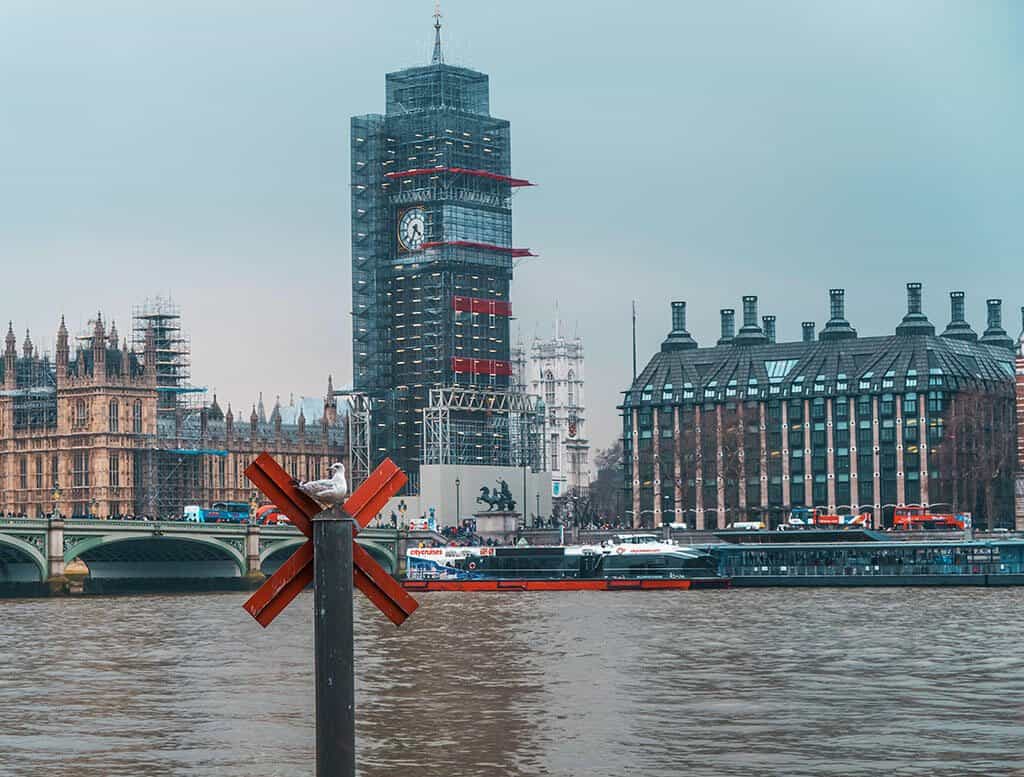 Il Big Ben con le impalcature per i lavori in corso