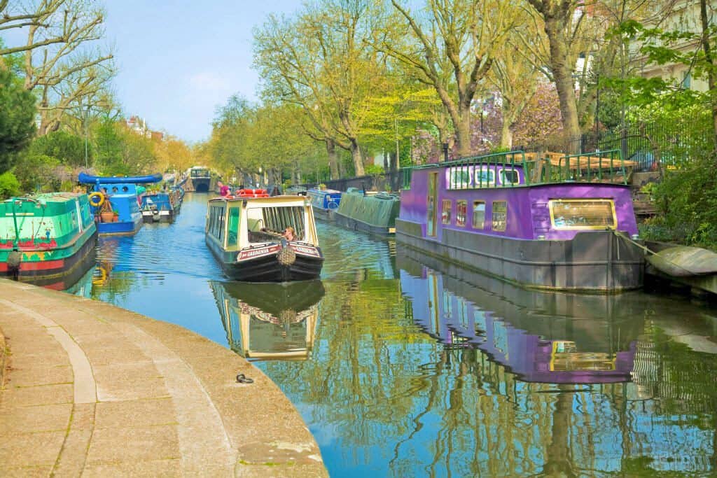 Panoramica dei battelli a Little Venice a Londra