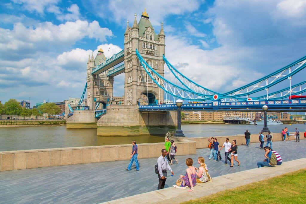 Tower Bridge visto da South bank è uno dei posti da vedere a Londra