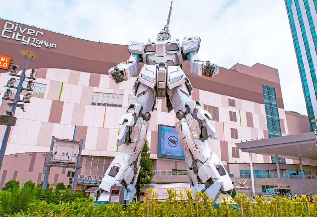 Gundam Unicorn statue at Diver City Plaza, Odaiba