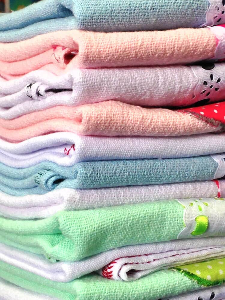 Cosa comprare in Giappone - Asciugamanine ripiegate in una pila