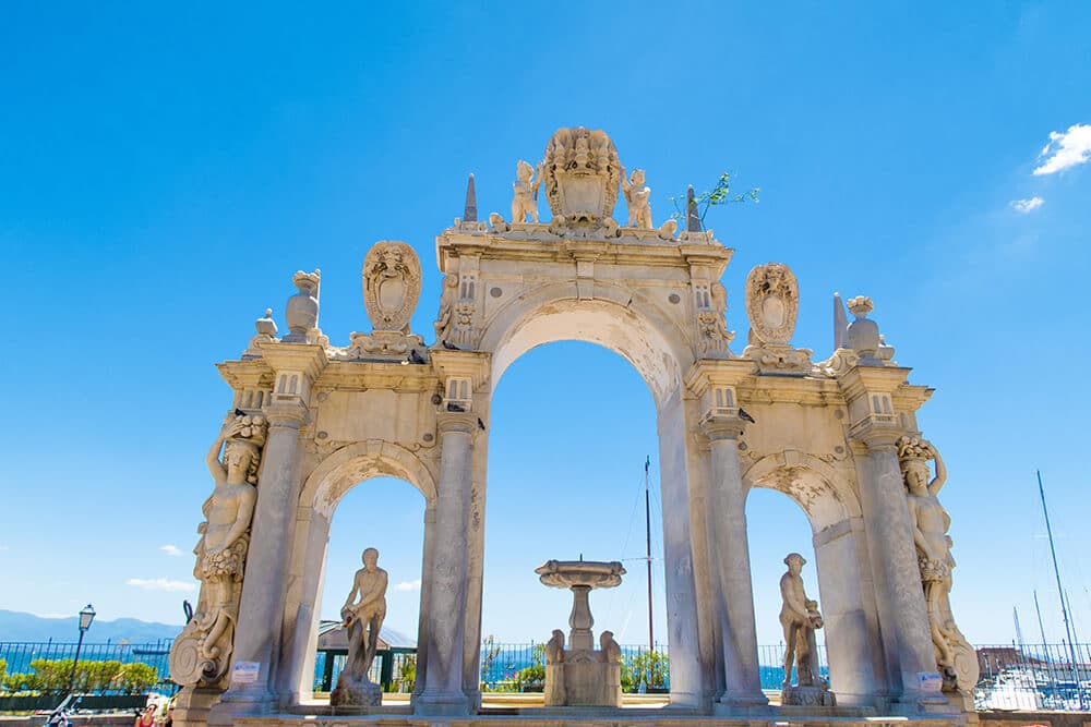 Best things to do in Naples Italy | Fontana del Gigante on Via Partenope in Naples