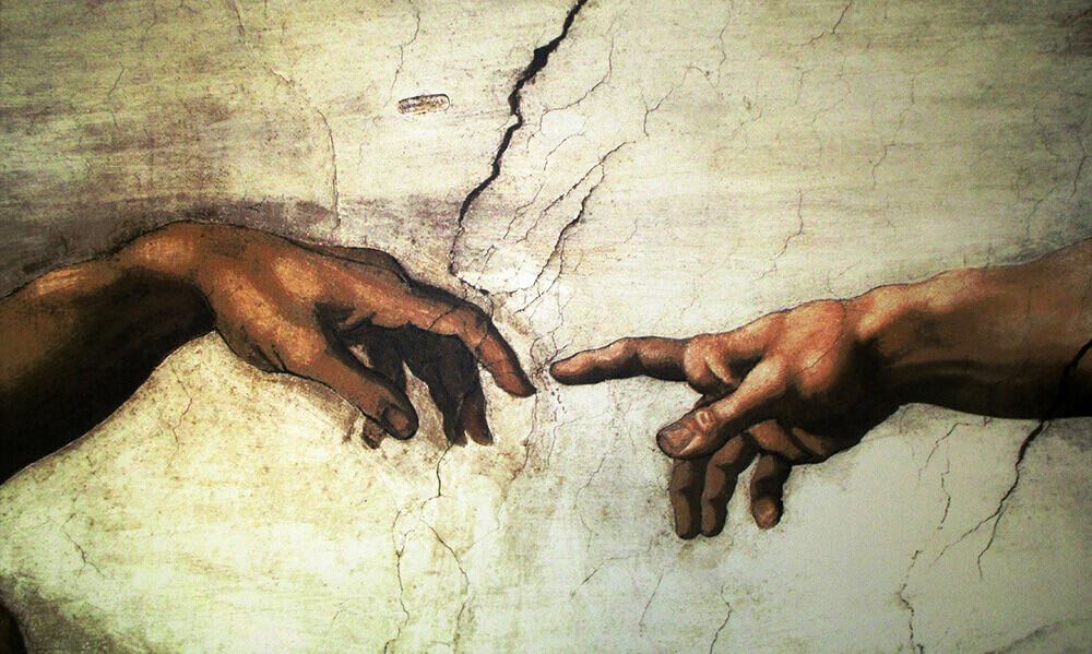 Cosa vedere a Roma in 4 giorni | Dettaglio delle mani nel dipinto La Creazione di Adamo, di Michelangelo, alla Cappella Sistina