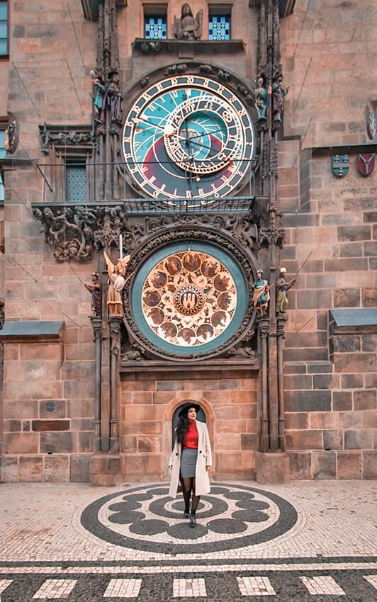 Girl posing in front to the Astronomical clock in Prague