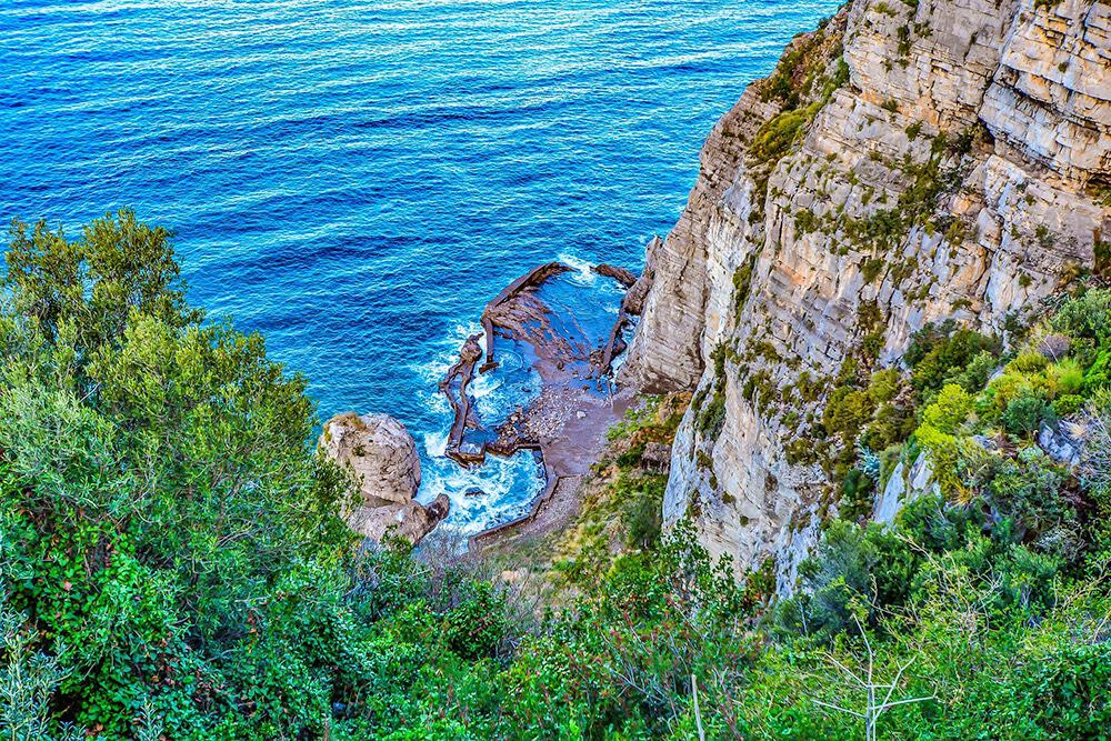 Beaches on the Amalfi Coast | Hidden cove on the Amalfi Coast near Sorrento
