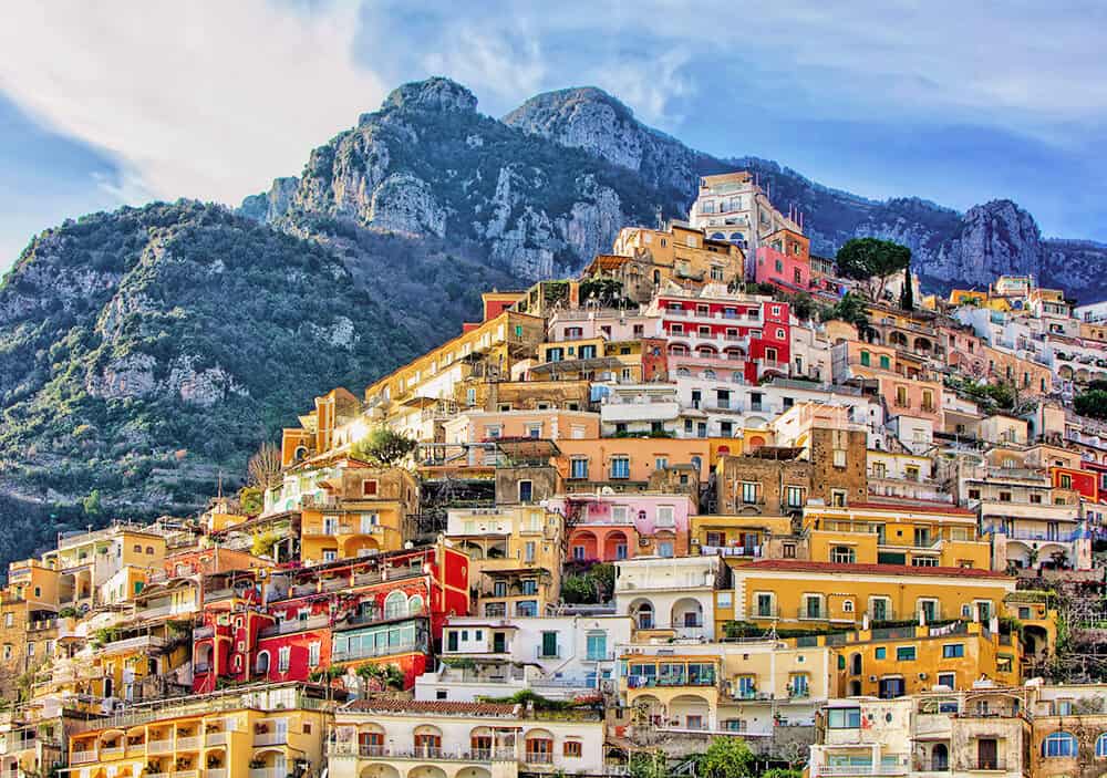  Hotel sulla Costiera Amalfitana - Le casette colorate di Positano viste dalla spiaggia di Marina di Positano