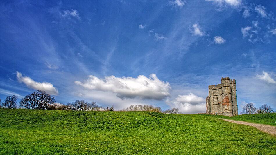 Un castello irlandese in mezzo al verde del parco del Connemara