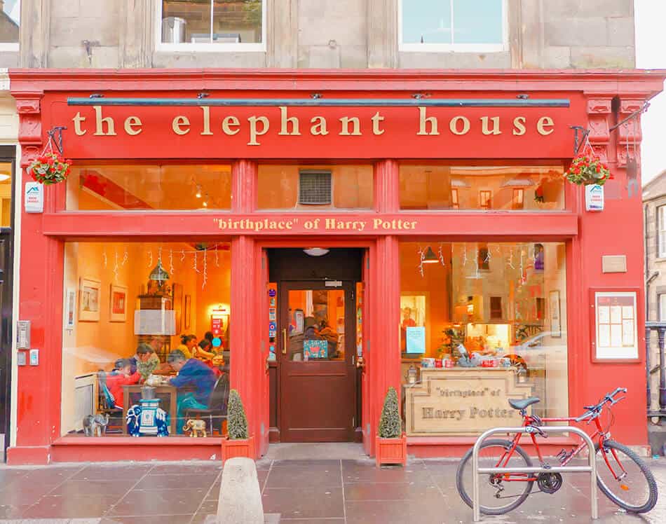 La facciata dell'Elephant House a Edimburgo, considerato il luogo di nascita di Harry Potter