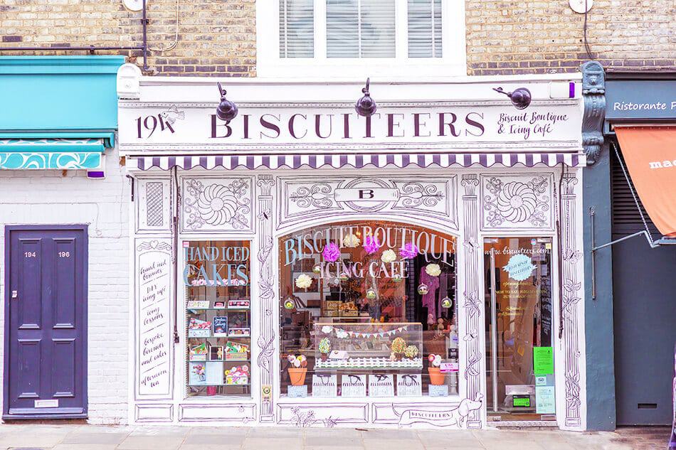 Facciata vintage del caffè Biscuiteers a Notting Hill, Londra