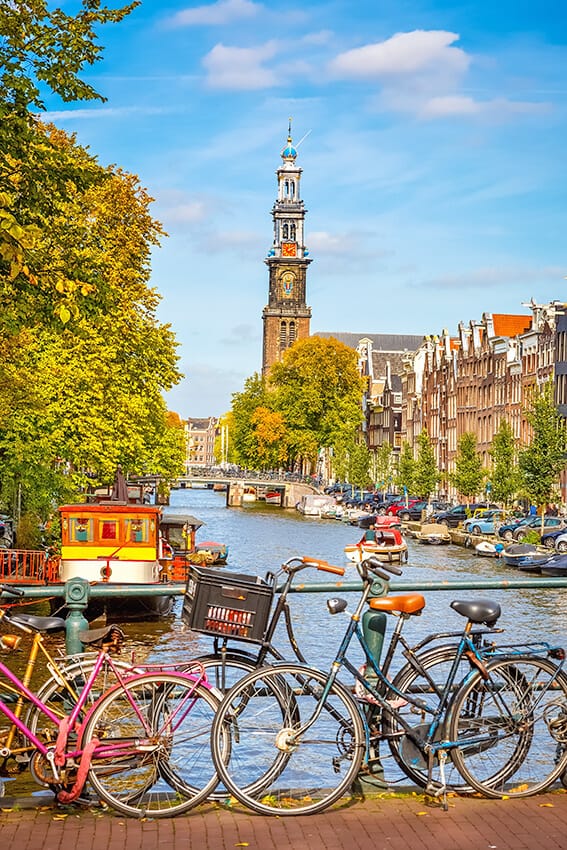 I canali di Amsterdam in un viaggio in Europa in autunno