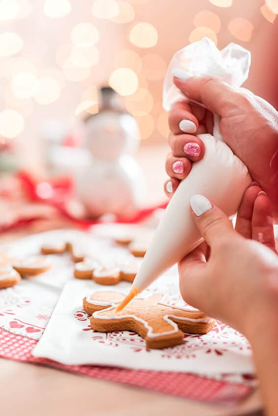 Decorating Gingerbread for the Christmas holidays in Italy