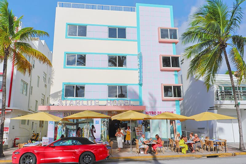 Ocean drive in Miami Beach - An Art Deco hotel