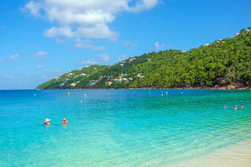 Panorama delle acque turchesi a Magens Bay, Isole Vergini