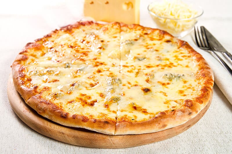 Uždaryti itališką „Pizza ai Quattro Formaggi“