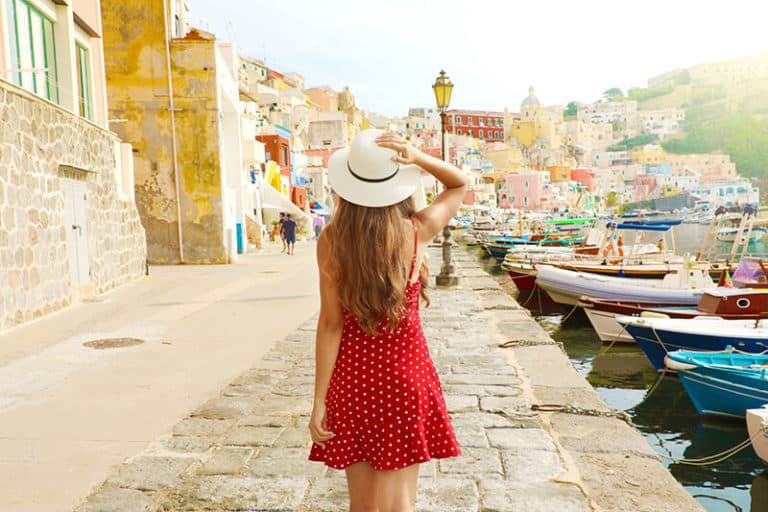 What to wear in Italy in summer (smart tips from a local!)