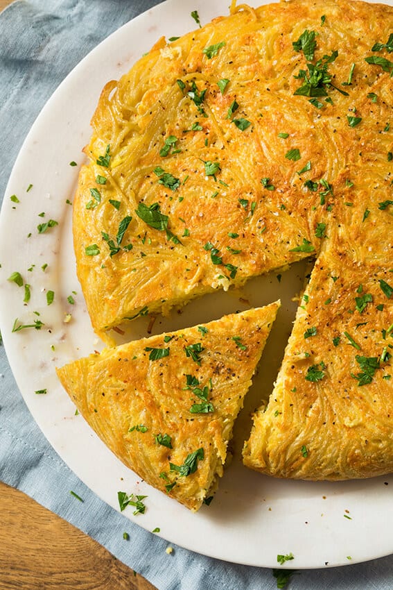 Frittata di Pasta is with parsley on the top