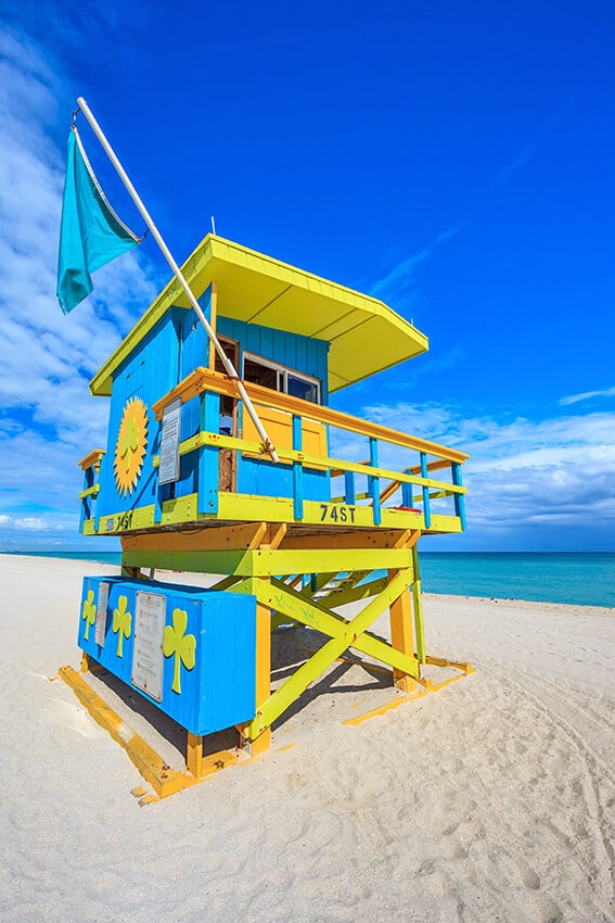 Torretta dei bagnini colorata a South Beach (Florida)