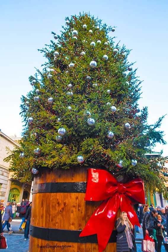 Christmas tree in Covent Garden with red ribbon