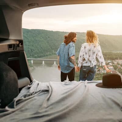 Dormire in macchina: guida facile per road trip economici