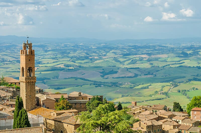 Paesino toscano tra  i vigneti