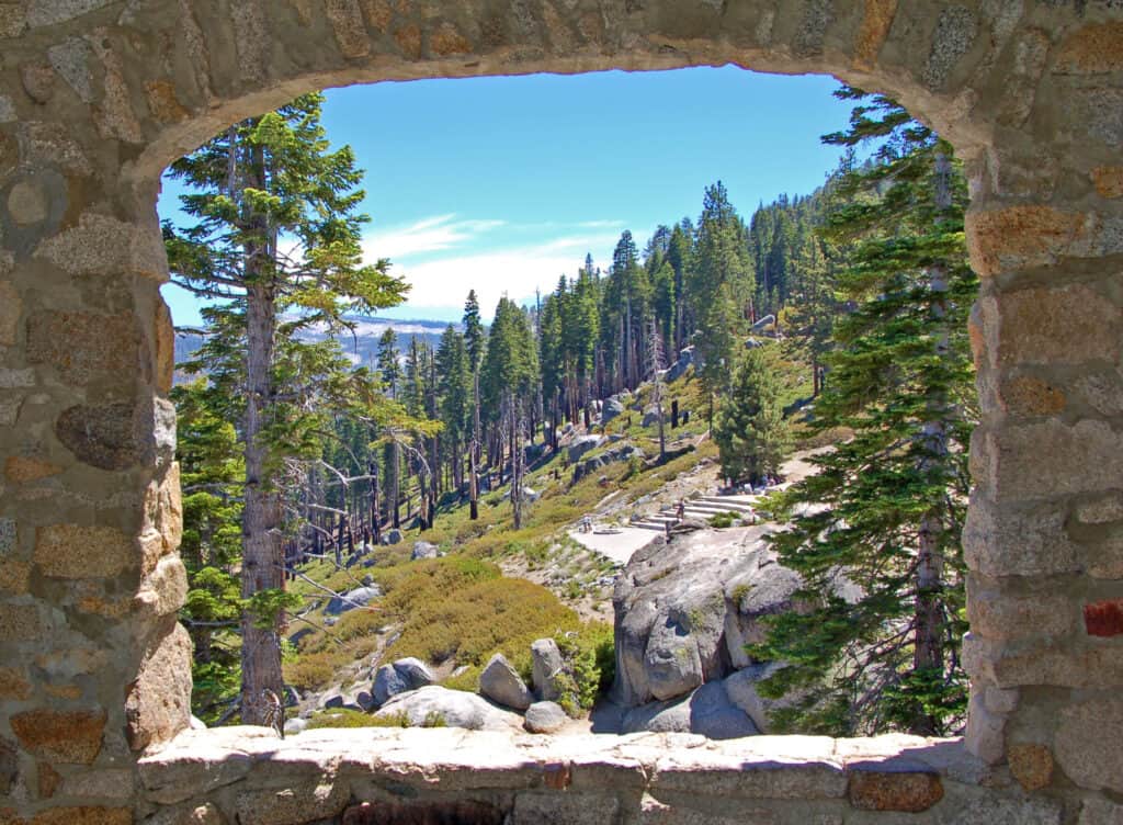 Stone arch with view on a Yosemite forest