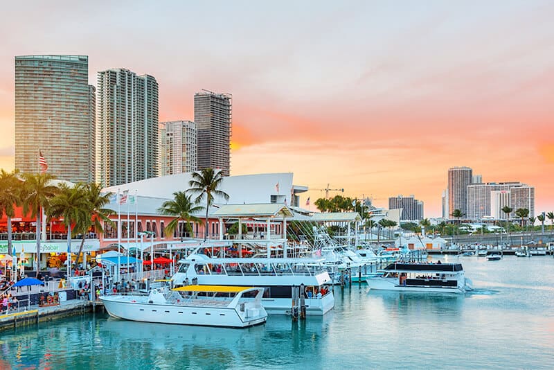 Tramonto al Bayside Marketplace a Miami