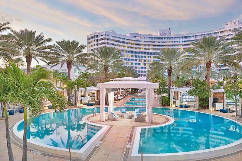 Cabana in the middle of a swimming pool at Fontainbleu Hotel Miami