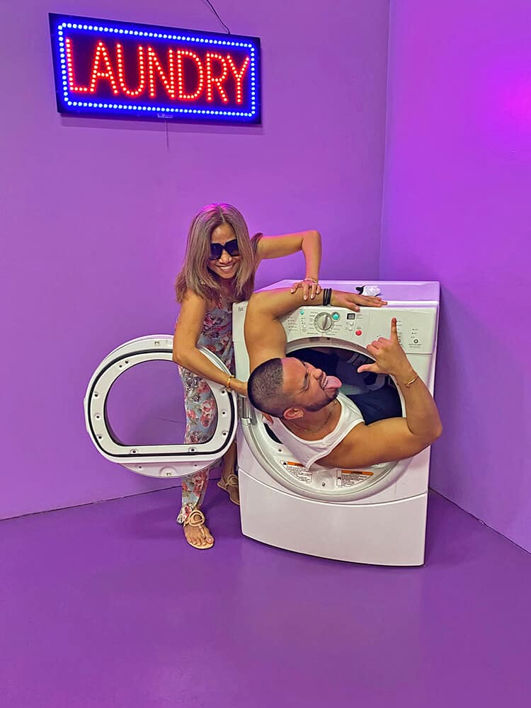 Sessione fotografica divertente al Miami Selfie Museum "Laundry set"