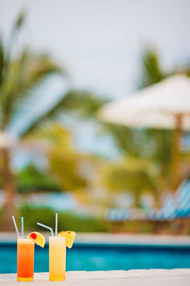 Two cocktails on the edge of a swimming pool in South Beach (Miami)