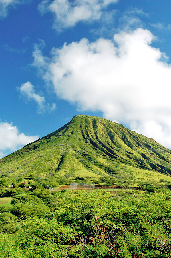 View of a green mountain in Oahu