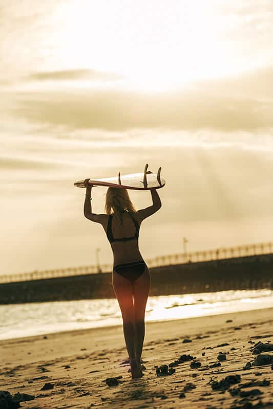 Girl surfing in Oahu (Hawaii)