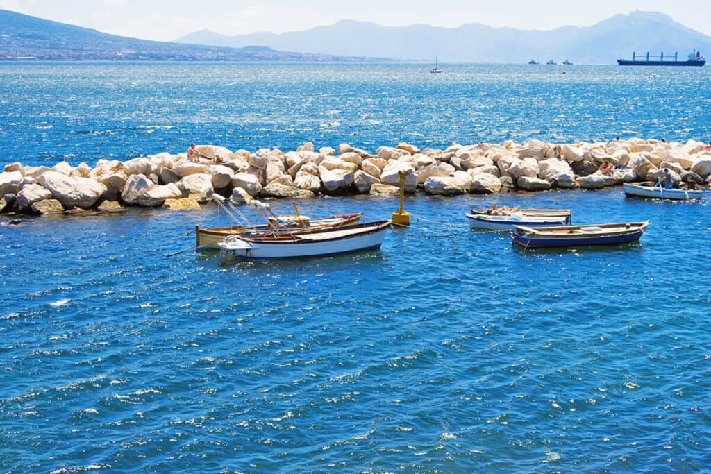 barche di pescatori a Napoli