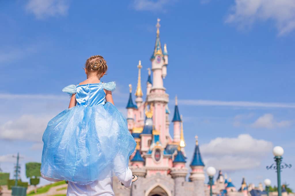 Bambina a Magic Kingdom in Florida