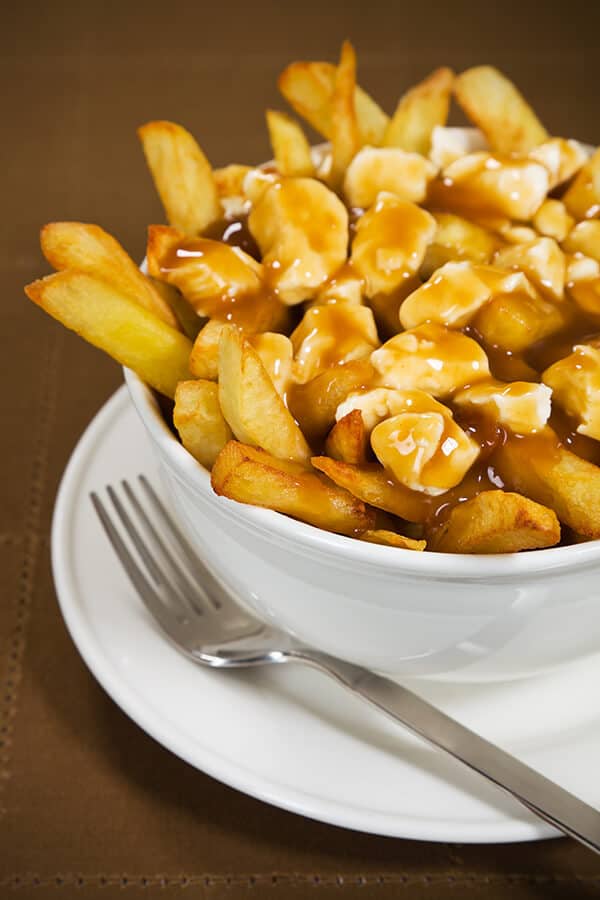 Poutine canadese classica