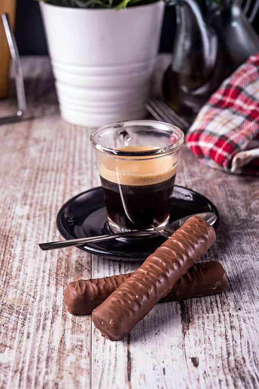 caffè napoletano con biscotti